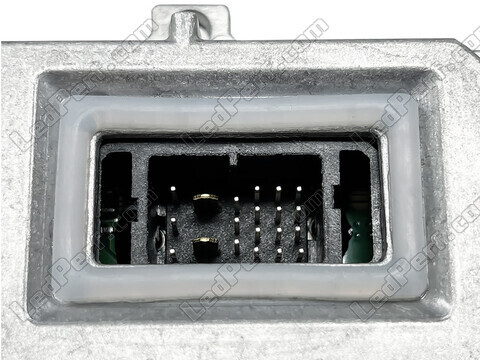 Zoom on the connector of the Xenon ballast for Audi TT (8N)