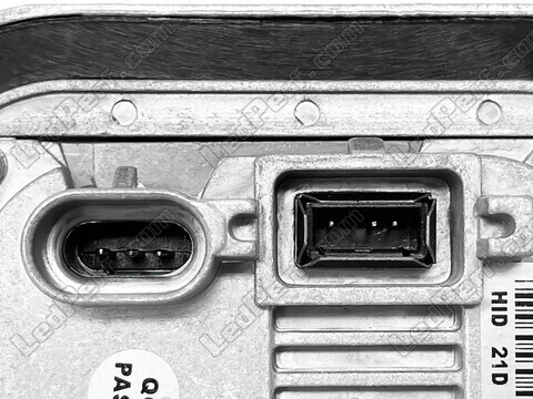 Zoom on the connector of the Xenon ballast for Dodge Challenger (III)